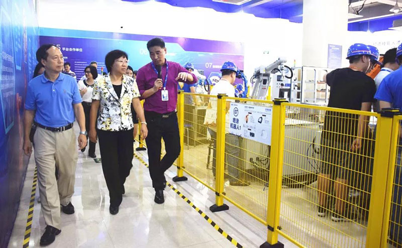 东莞市副市长喻丽君及相关领导组成的调研组到访东莞倍增企业进行调研指导03